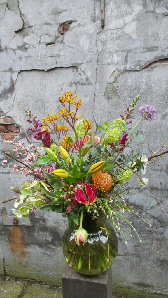 Bloemen bezorgen Leiderdorp 4 Boeket Kleurexplosie